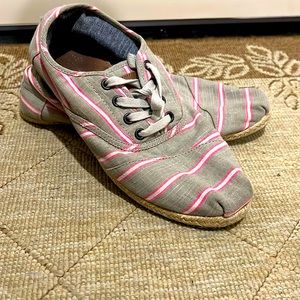 TOMS sneakers Size: 9 Color: pink and grey